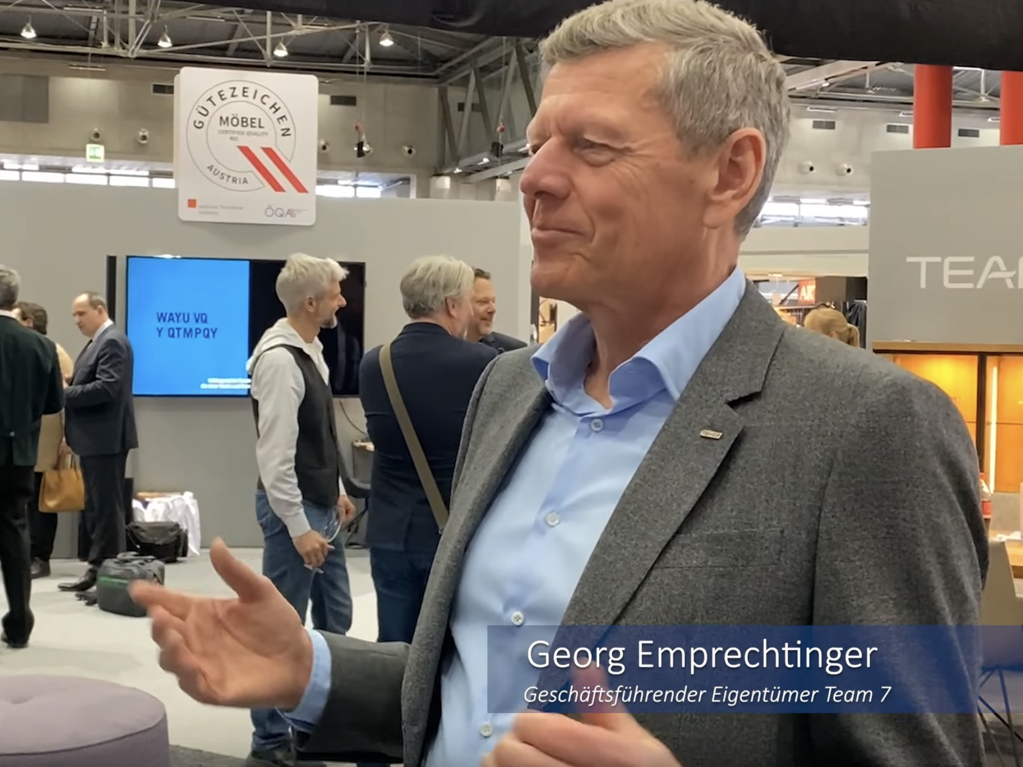 Bildschirmfoto 2023-05-30 um 09.55.54 Mai 2023Holzfakten: Was bedeuten Holz und Nachhaltigkeit für die Möbelindustrie?Über Holz wird viel geredet. Wir fragen bei denen nach, die sich auskennen. In unsere Videoreihe Holzfakten sprechen wir mit Expertinnen und Experten der Wertschöpfungskette Holz. Georg Emprechtinger, geschäftsführender Eigentümer vom TEAM 7, spricht über die Bedeutung von Holz und Nachhaltigkeit sowie aktuelle Trends in der Möbelindustrie.