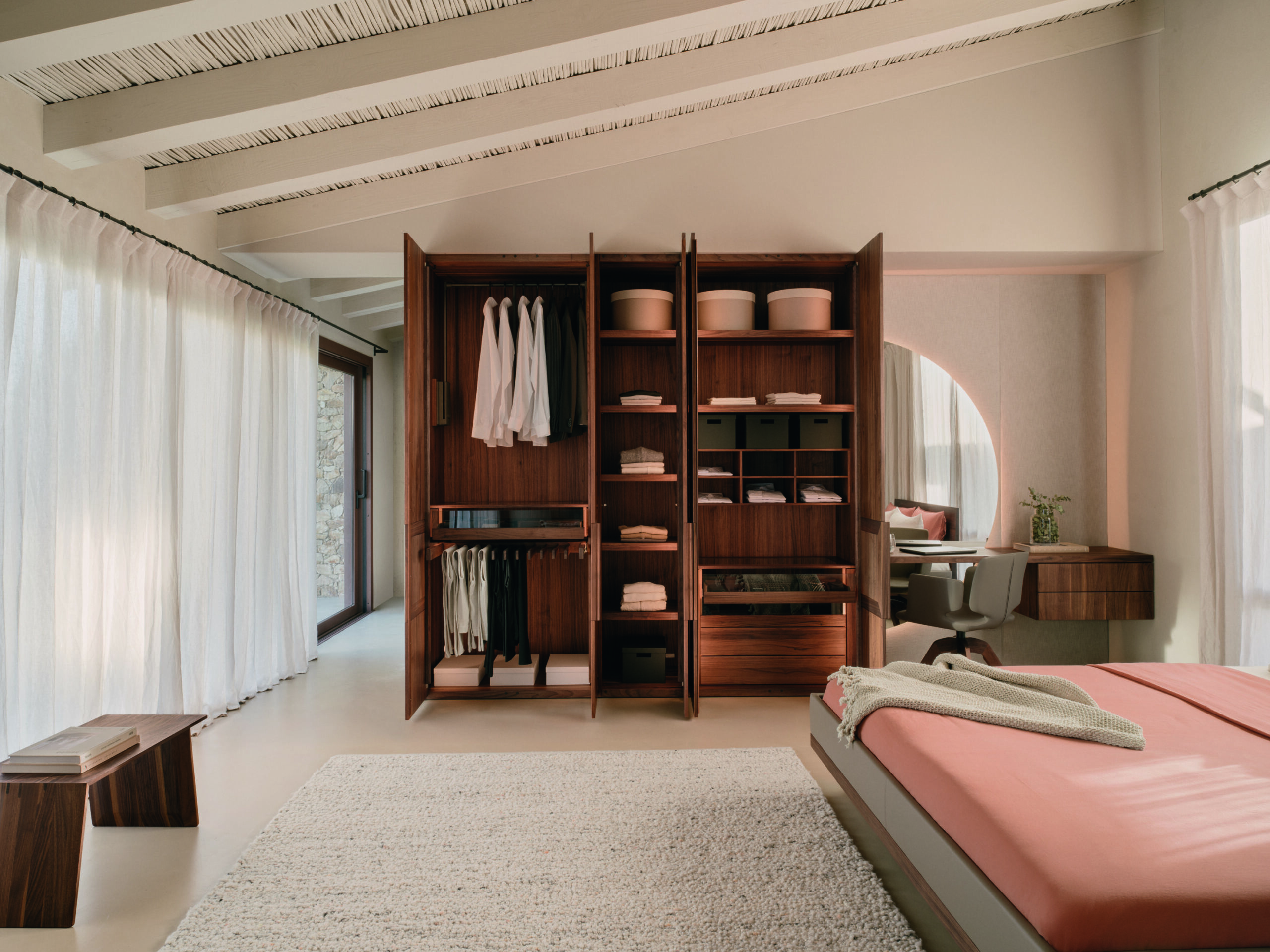 TEAM7_riletto_Bett_valore_Schrank_aye_Stuhl_sidekick_Beistelltisch_NB_6